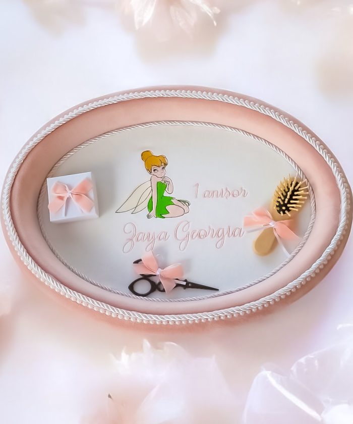 Set tăviță de moț aniversară fetiță personalizată – perie, forfecuță, cutiuță pentru moț, decor roz Petite Coquette