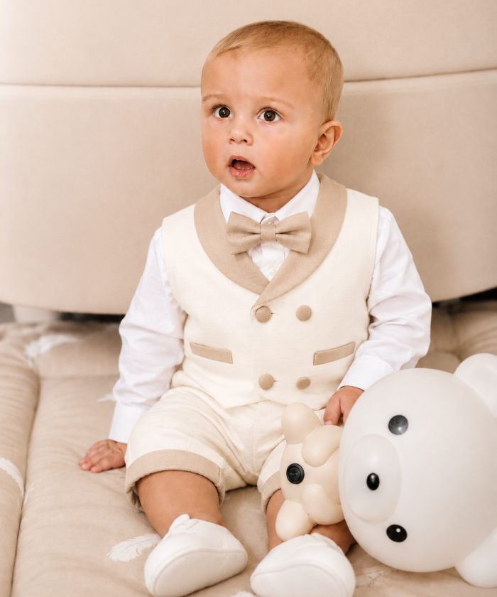 Costumaș Henry din In Premium alb/bej pentru Botez și Evenimente Speciale | Petite Coquette
